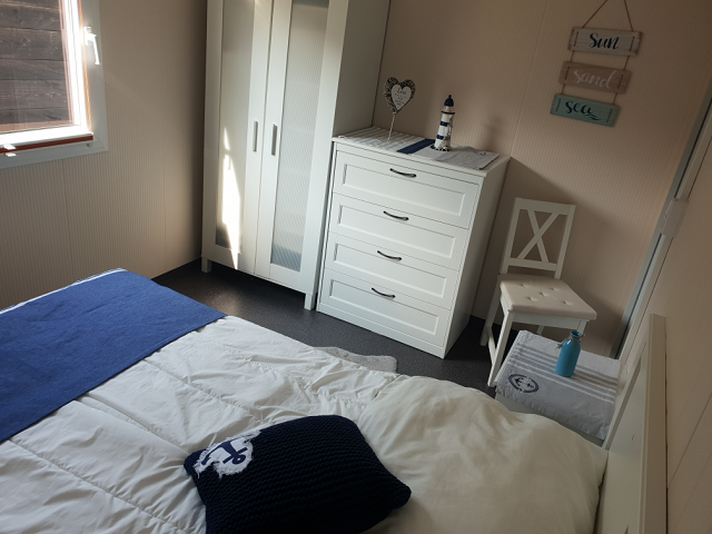 k-10. Schlafzimmer mit Doppelbett nixe 2.png